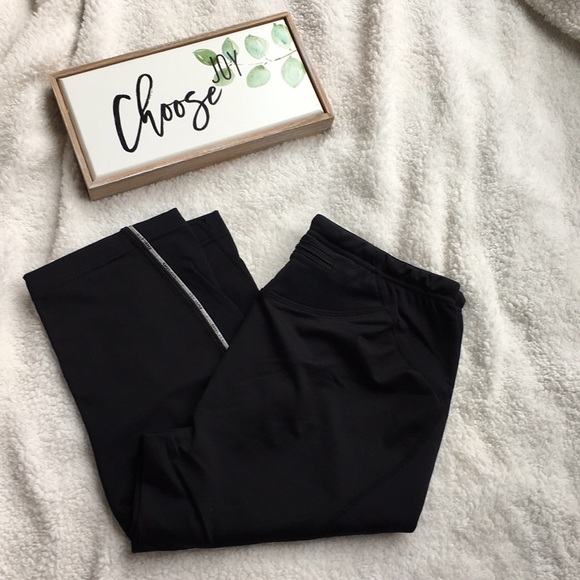 Go Lite women’s crop joggers - Picture 2 of 6